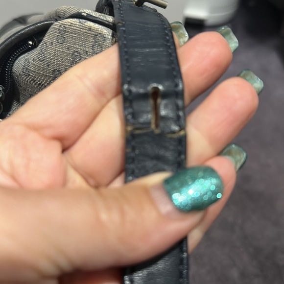 Project bag!!!Gucci Navy shoulder bag… Vintage!  12/2000!  PRICE DROP! - Picture 4 of 17